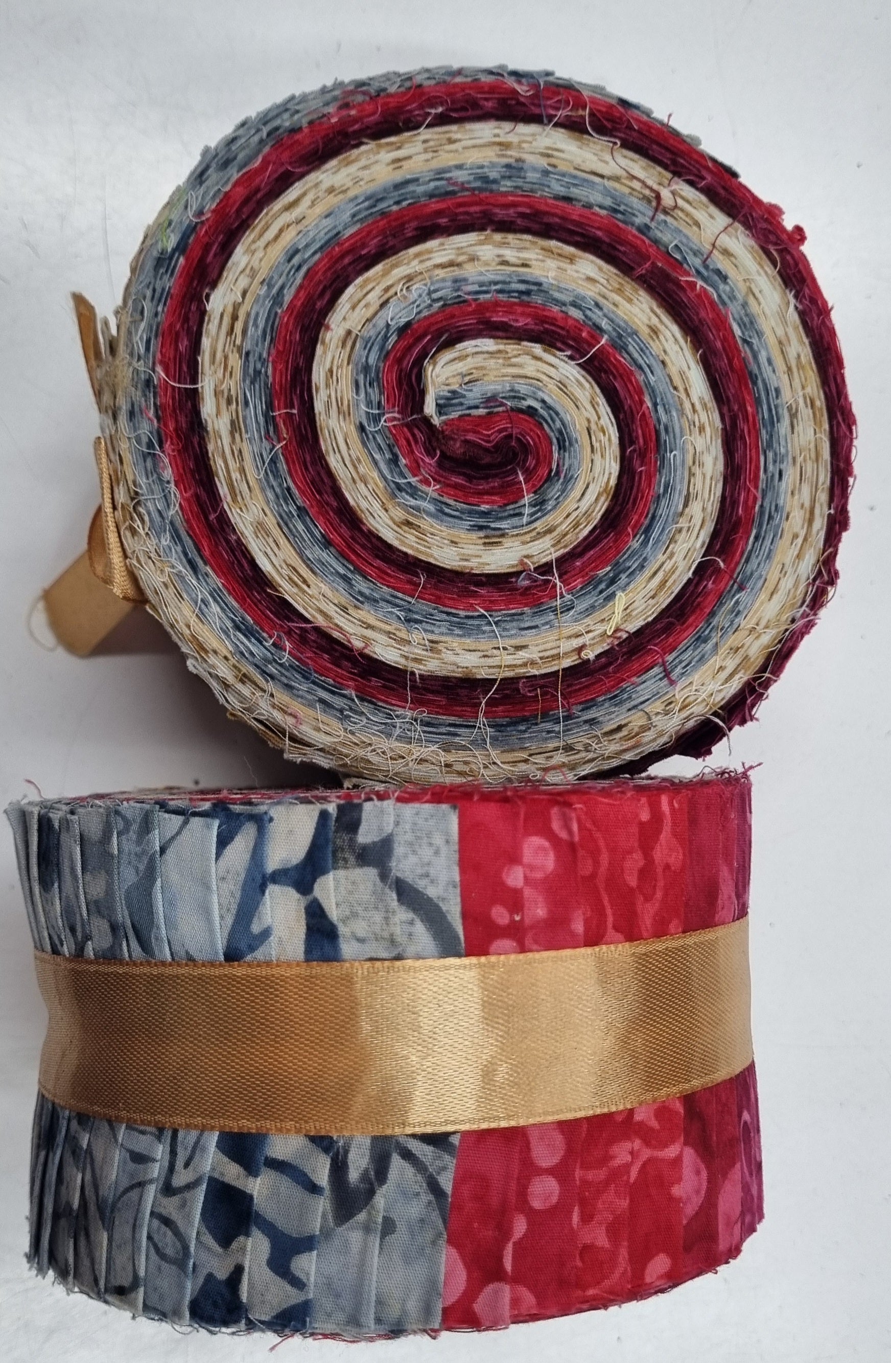Raspberry scroll Jelly Roll – Aroha Quilts