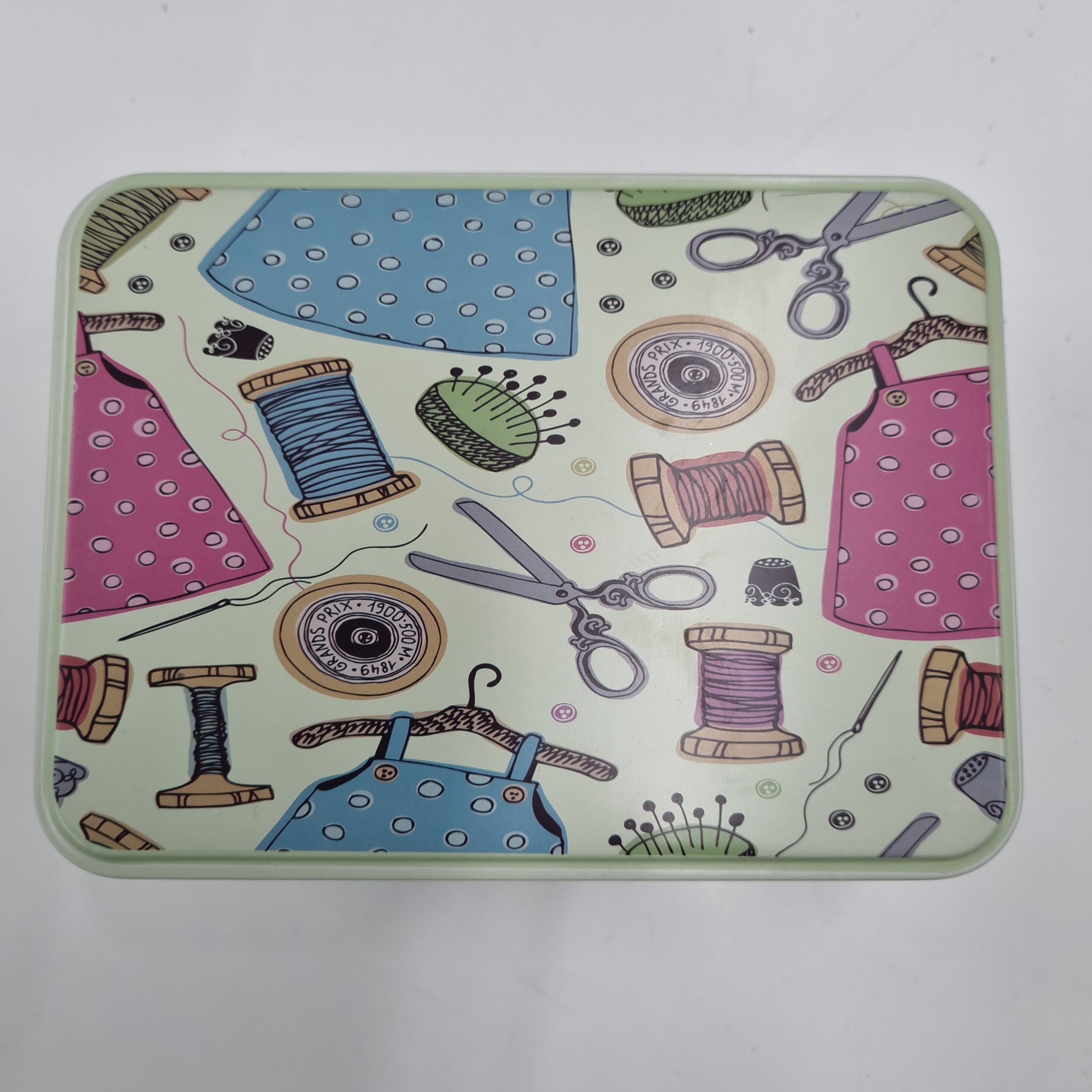 Sewing Kit in tin